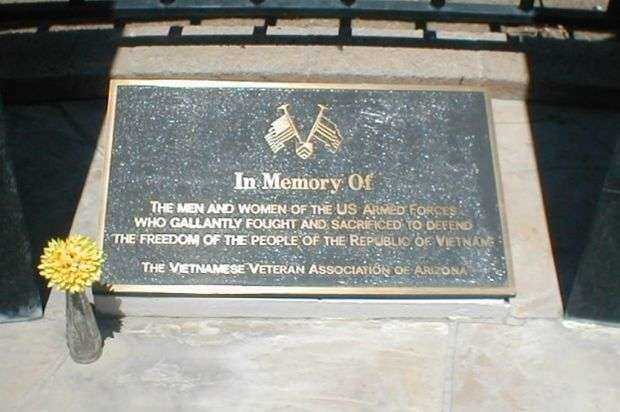 VIETNAMESE VETERANS MEMORIAL TO US ARMED FORCES PLAQUE