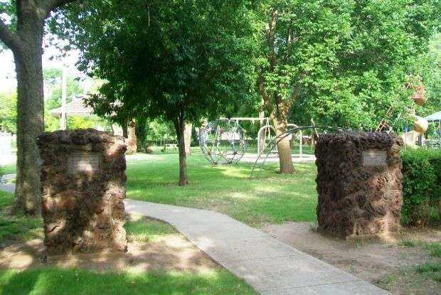 MARQUETTE WORLD WAR II MEMORIAL GATES