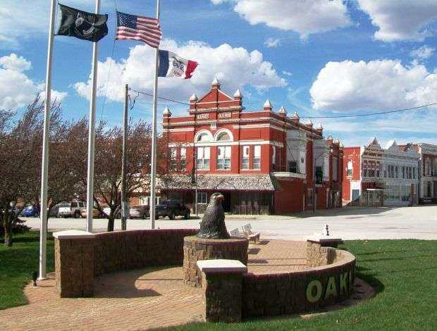 OAKLAND, IOWA’S VETRERANS’ MONUMENT