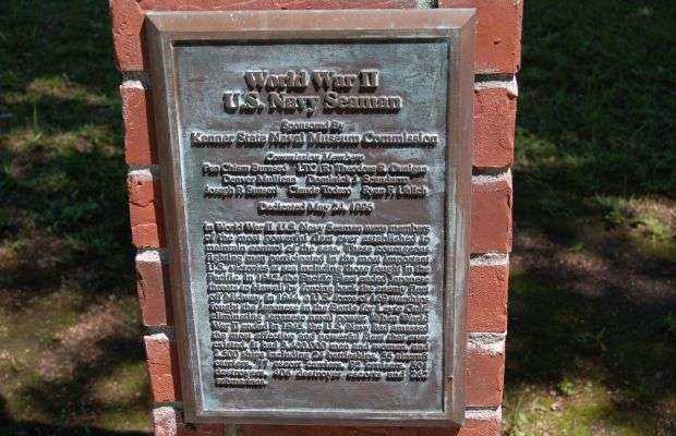 WORLD WAR II U.S. NAVY SEAMAN MEMORIAL PLAQUE