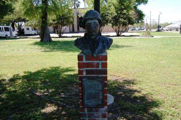 VIETNAM WAR U.S. MARINE CORPS MEMORIAL