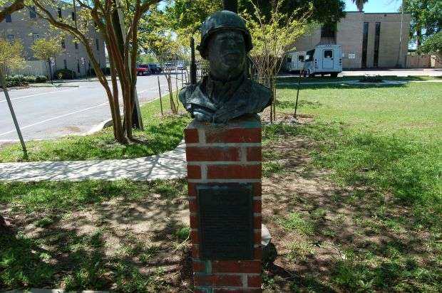 UNITED STATES FIELD INFANTRY WORLD WAR II MEMORIAL