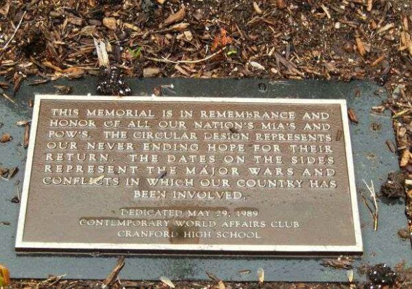 LEST WE FORGET MIA AND POW MEMORIAL PLAQUE