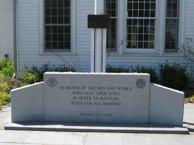 OLD LYME VETERANS MEMORIAL