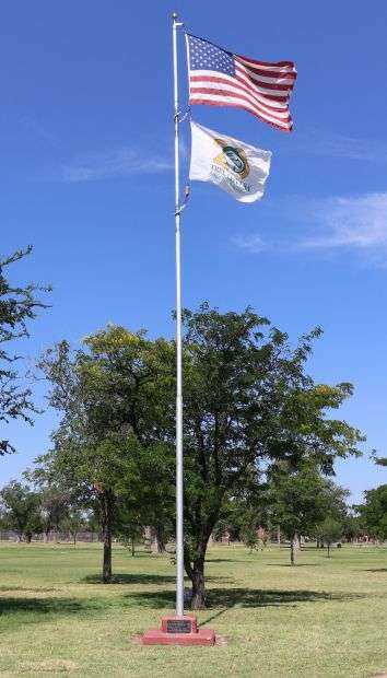 WORLD WAR HEROES 1917 MEMORIAL FLAGPOLE