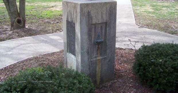GRAND ARMY OF THE REPUBLIC MEMORIAL DRINKING FOUNTAIN