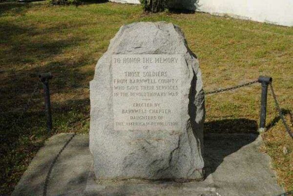 TO HONOR THE MEMORY OF THOSE SOLDIERS REVOLUTIONARY WAR MEMORIAL