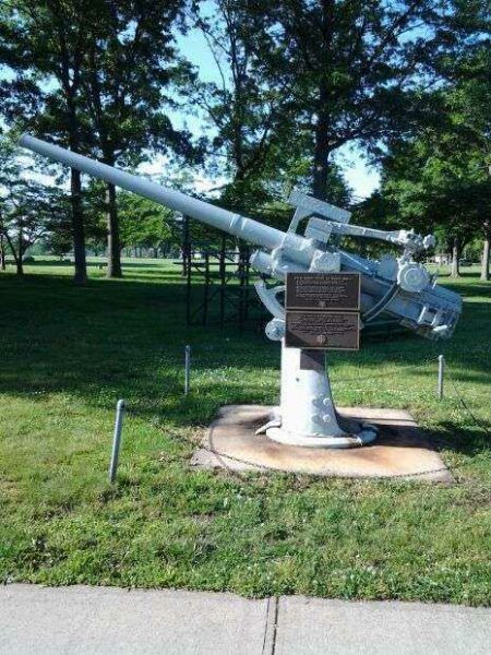 NASSAU COUNTY U.S. NAVY ARMED GUARD OF WORLD WAR II MEMORIAL GUN