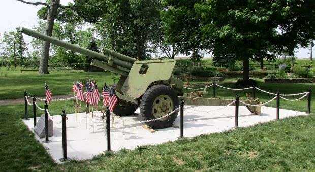 105 HOWITZER ANTI-TANK GUN MEMORIAL