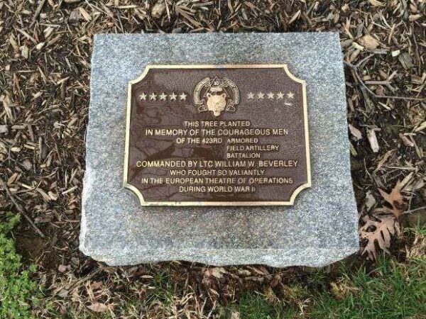 423RD ARMORED FIELD ARTILLERY BATTALION WAR MEMORIAL TREE PLAQUE