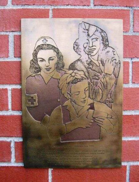 A SALUTE TO WOMEN-VETERANS DAY 1999 MEMORIAL PLAQUE