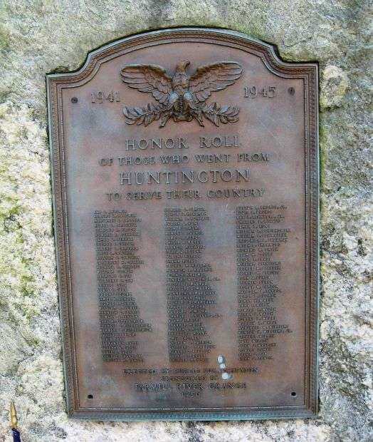 HUNTINGTON WORLD WAR II HONOR ROLL MEMORIAL PLAQUE