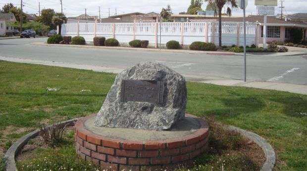 WATSONVILLE LEST WE FORGET WAR MEMORIAL
