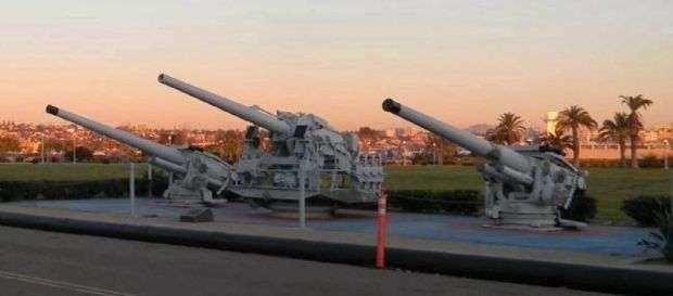 GUN PLATFORM NO. 1-1945 MEMORIAL