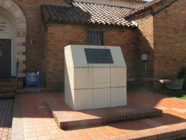 LINCOLN WORLD WAR II MEMORIAL