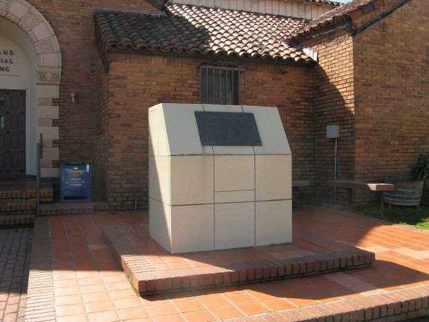 LINCOLN WORLD WAR II MEMORIAL