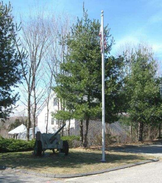 BOROUGH OF BANTAM WORLD WAR II MEMORIAL GUN
