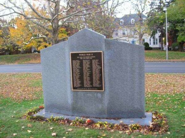 MIDDLETOWN WORLD WAR II MEMORIAL BACK