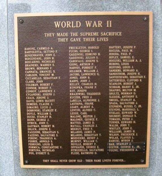MIDDLETOWN WORLD WAR II MEMORIAL PLAQUE
