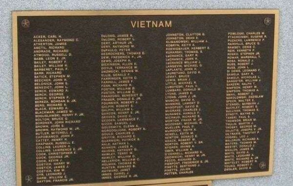 THOMASTON VETERANS MEMORIAL PLAQUE E