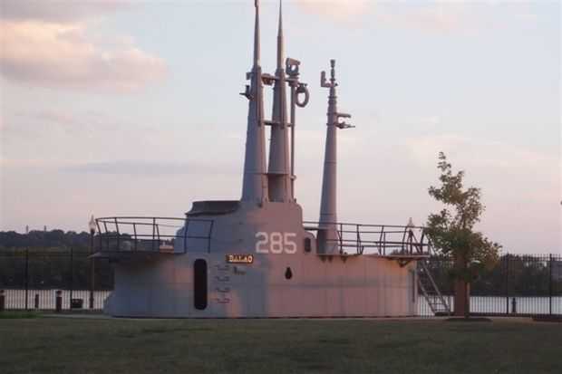 USS BALAO (SS-285) WAR MEMORIAL SUBMARINE