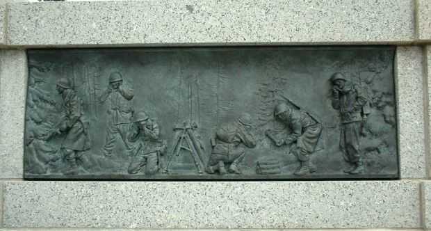 NATIONAL WORLD WAR II MEMORIAL BAS-RELIEF W