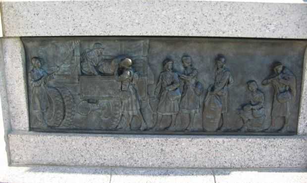 NATIONAL WORLD WAR II MEMORIAL BAS-RELIEF O