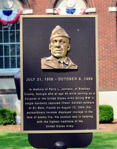 PERRY L . JOHNSON WAR MEMORIAL