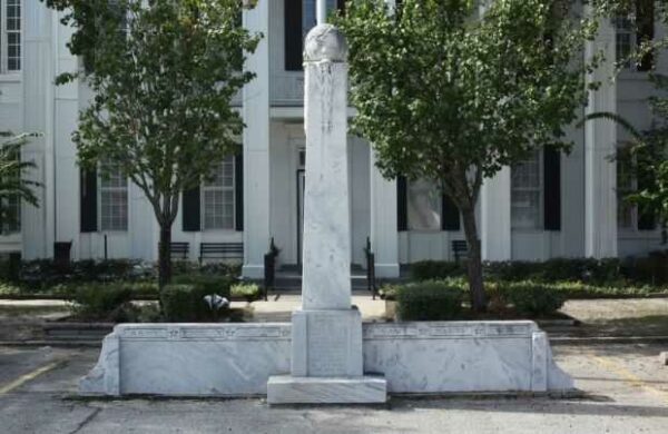 CLINCH COUNTY WORLD WAR II MEMORIAL