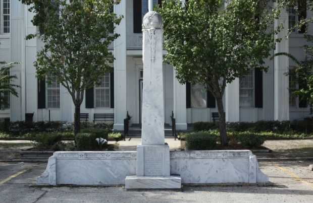 CLINCH COUNTY WORLD WAR II MEMORIAL