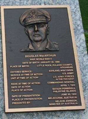 GENERAL DOUGLAS MACARTHUR MEDAL OF HONOR WAR MEMORIAL PLAQUE