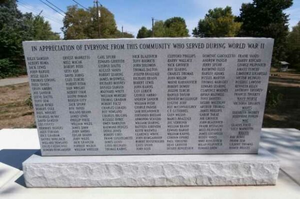 UNIVERSAL WORLD WAR II HONOR ROLL MEMORIAL