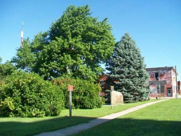 BANK OF MEMORIES MUSEUM VETERANS MEMORIAL FLAGPOLR