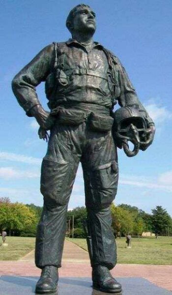 1LT. KARL W. RICHTER WAR MEMOIRAL