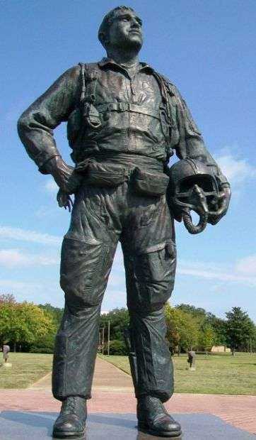 1LT. KARL W. RICHTER WAR MEMOIRAL