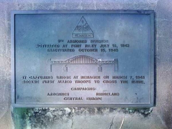 9TH ARMORED DIVISION WAR MEMORIAL PLAQUE