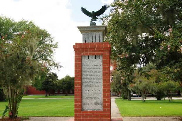 DONALDSONVILLE WAR VETERANS MEMORIAL