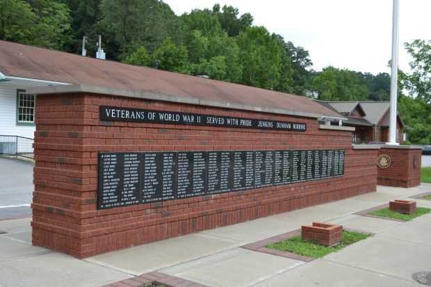 VETERANS OF WORLD WAR II SERVED WITH PRIDE MEMORIAL FRONT