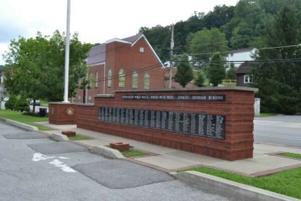 VETERANS OF WORLD WAR II SERVED WITH PRIDE MEMORIAL BACK