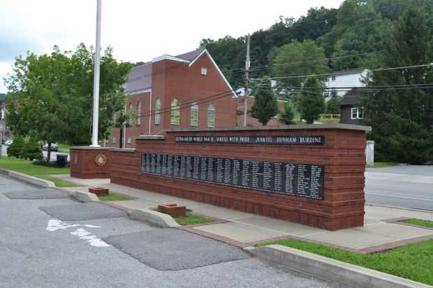 VETERANS OF WORLD WAR II SERVED WITH PRIDE MEMORIAL BACK