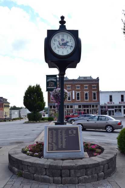 GREEN COUNTIANS WAR MEMORIAL CLOCK