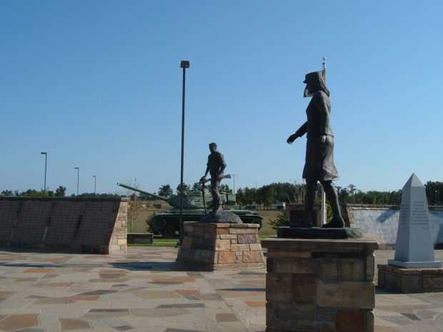 AMERICAN VETERANS MEMORIAL  STATUES