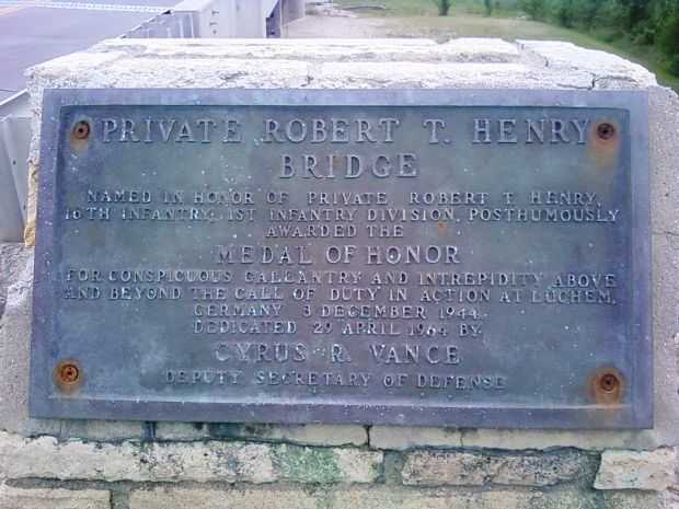 PRIVATE ROBERT T. HENRY MEDAL OF HONOR MEMORIAL BRIDGE PLAQUE