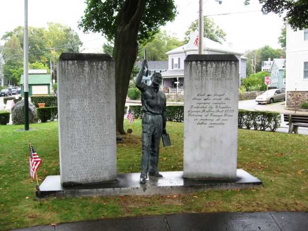MARBLEHEAD WORLD WAR II-KOREAN WAR MEMORIAL