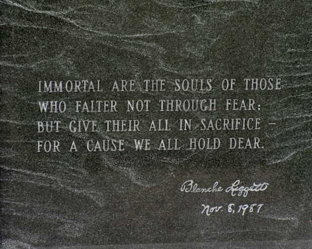 WILLIAMSBURG VETERANS MEMORIAL TABLET B