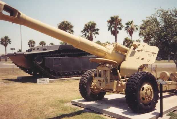 IRAQI D-20 152MM HOWITZER WAR MEMORIAL
