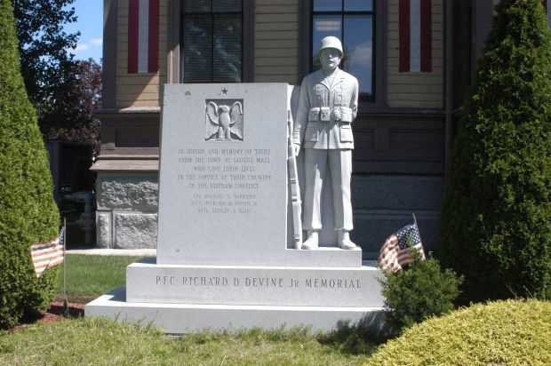 SAUGUS VIETNAM VETERANS MEMORIAL