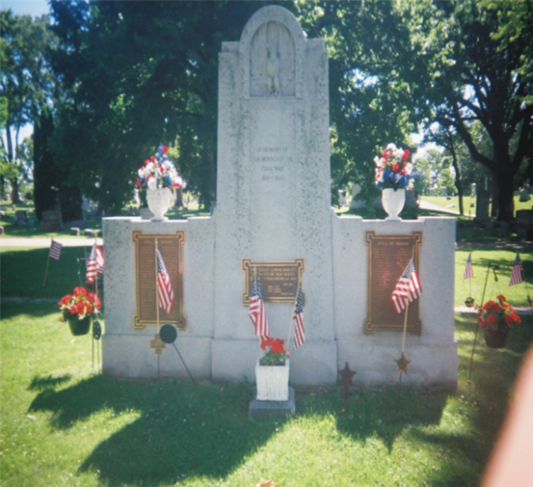 NEENAH OAK HILL CEMETERY CIVIL WAR MEMORIAL