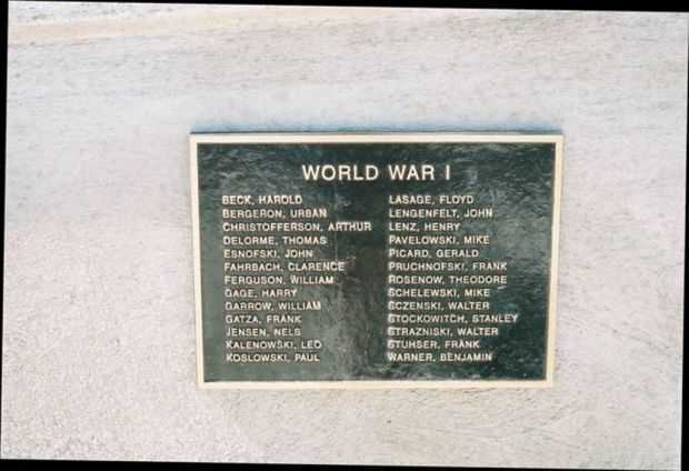 MENASHA WORLD WAR I MEMORIAL PLAQUE