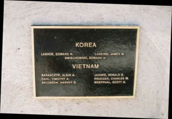 MENASHA KOREA VIETNAM MEMORIAL PLAQUE